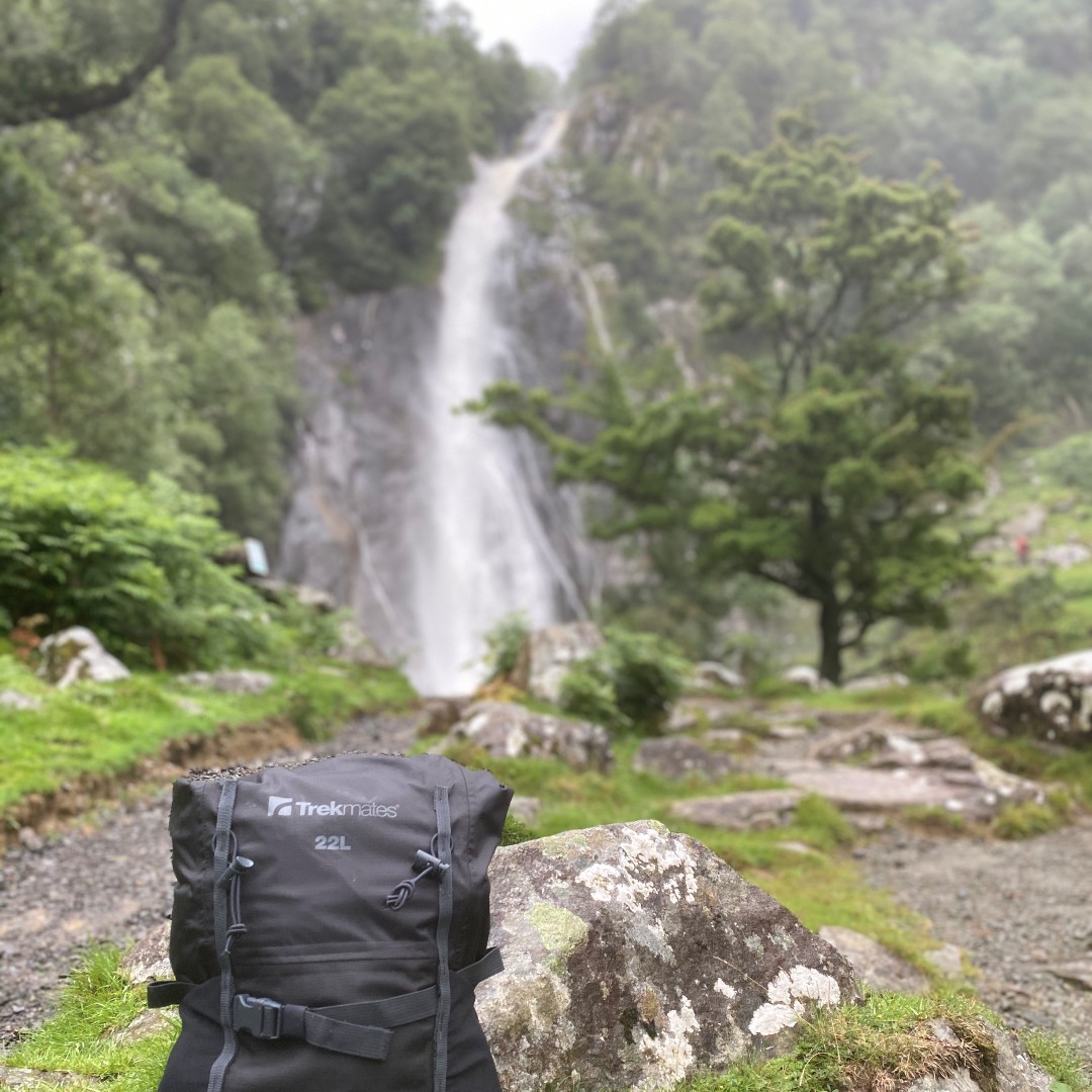 TrekmatesUK's tweet photo. Adventures await!
@maccabackpacca testing out our #trekmates #Drypack 22L in Snowdon at the weekend.
Drypack available in 30L, 22L, 20L and 15L https://t.co/XbcU7UhKna