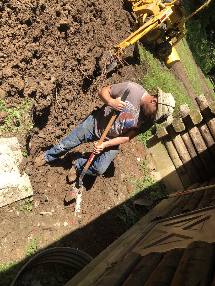 DirectDrainage's tweet photo. Putting in a main line replacement. One of the many services we can do. Give us a call at (631)472-0677. #directdrainage #suffolkcounty #longisland #supportlocalbusiness #IAOWTS #reclaimourwater #savingourgroundwater #nitrogenreducingsystem #yourcesspoolssolution https://t.co/8twgXodbQs
