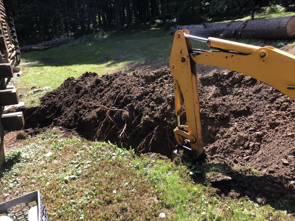 DirectDrainage's tweet photo. Putting in a main line replacement. One of the many services we can do. Give us a call at (631)472-0677. #directdrainage #suffolkcounty #longisland #supportlocalbusiness #IAOWTS #reclaimourwater #savingourgroundwater #nitrogenreducingsystem #yourcesspoolssolution https://t.co/8twgXodbQs