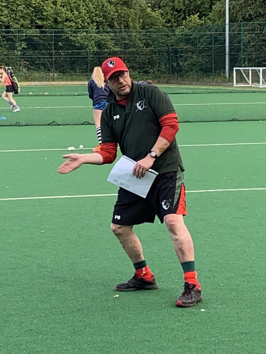 BromsgroveHC's tweet photo. Pete looking very coordinated at ladies training this evening #silverfx #midlandshockey #annacruises https://t.co/Fa5kqnwZAr
