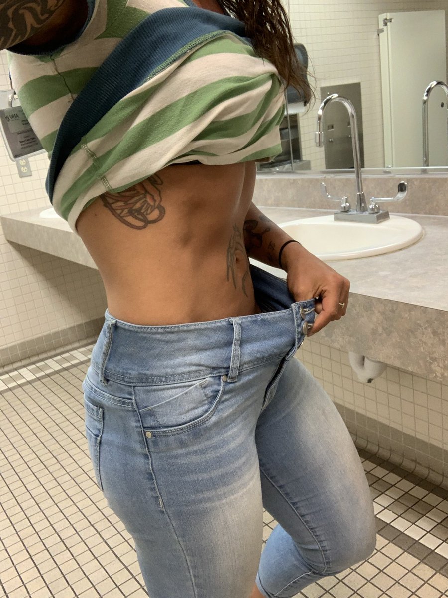 Whiskeytagofox's tweet photo. Any other fit girls have this issue ???
#bethevibe
#fitgirlproblems
#thickthighssavelives
#jeansneverfit https://t.co/KEH5rLeSxj