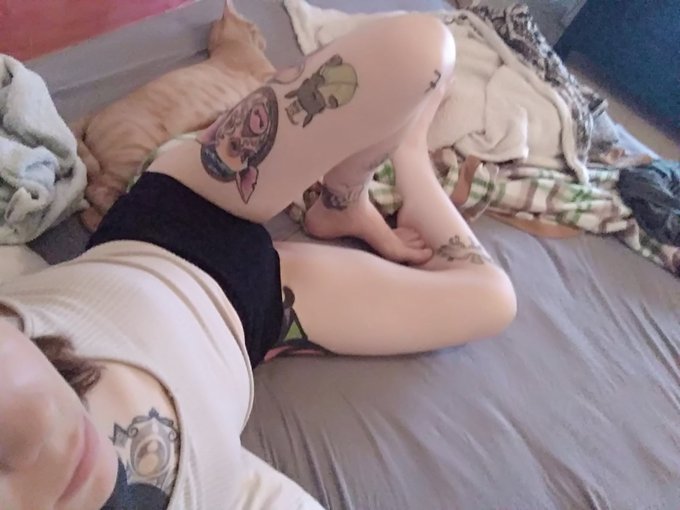 Weak horny males come to my feet and give me money.  #feetfetish #findom #tattood https://t.co/ObnKa<a href="/tag/findom"class="tags"><span>#findom</span></a><a href="/tag/tattood"class="tags"><span>#tattood</span></a><a href="/tag/feetfetish"class="tags"><span>#feetfetish</span></a>