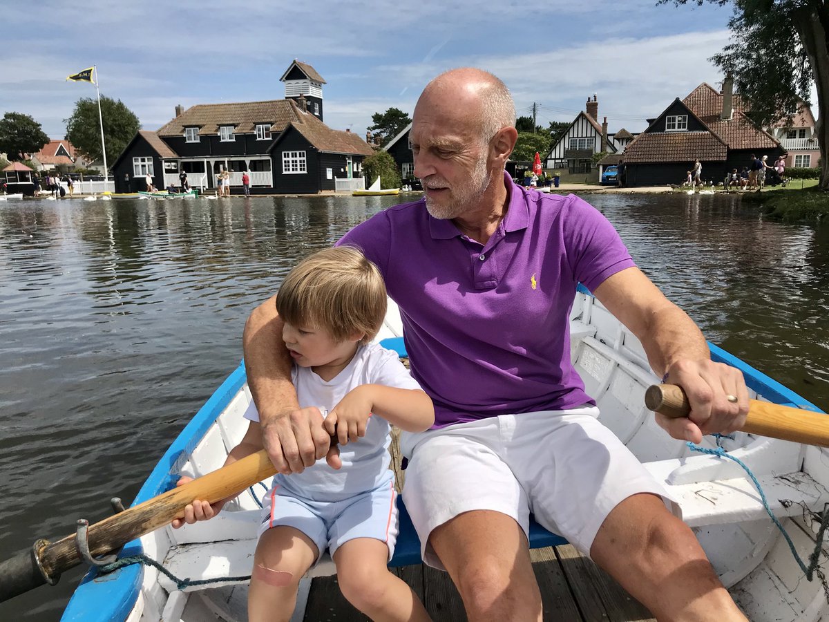 stbailey24's tweet photo. Grandad got in a tangle rowing so helped out by this little one! #thorpeness #meare #greatfun https://t.co/0cmyElgYNg