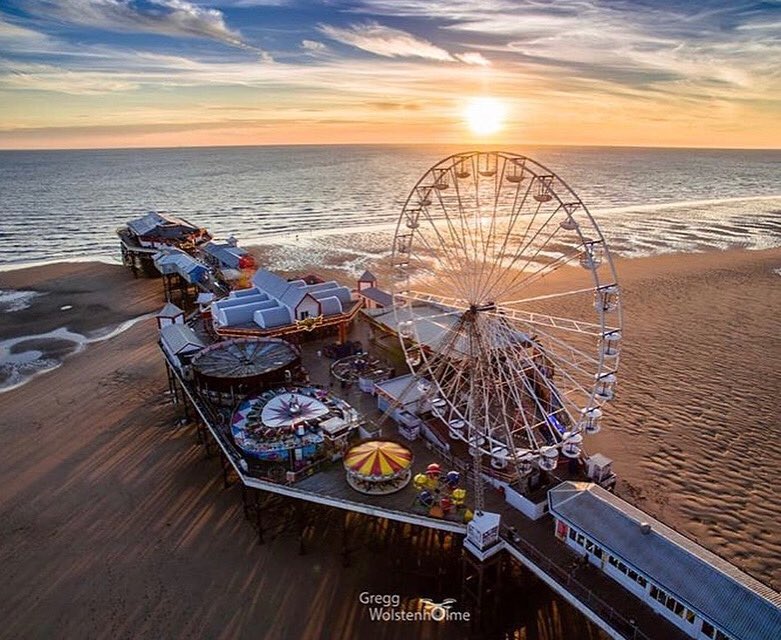 HBHBPL's tweet image. D I S C O V E R  B L A C K P O O L 

We’re so lucky to be located close to the heart of non stop fun, the place where you can soak up the views and the heritage📍

Now that we’re open, why not come and join us for the perfect seaside stay in Blackpool ✨

📸 : Gregg Wolstenholme