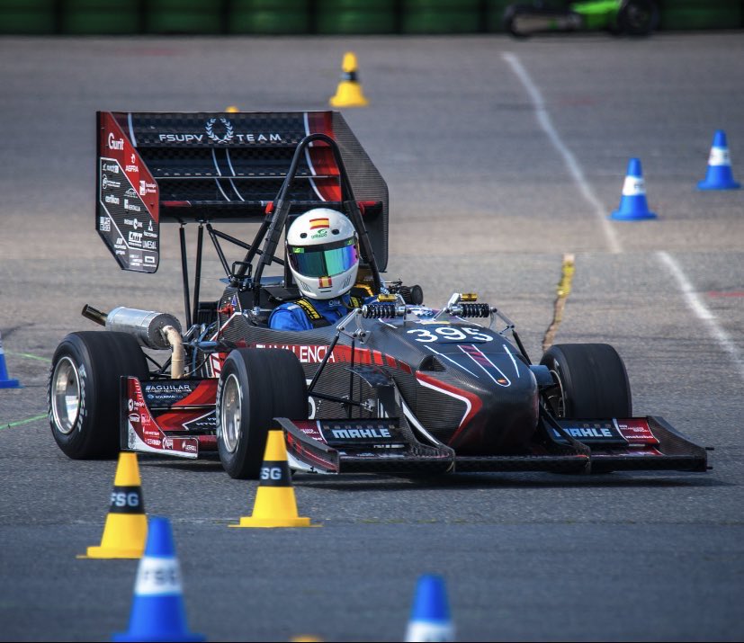 FSUPVteam's tweet image. Hey #formulastudentonline, take a look at this brilliant photo with our FSUPV 06! How does it feel to go back in time to last year’s FSG?@FormulaStudentG 

@FS_East
#FormulaStudentNetherlands 
#FormulaStudentOnline 
#FSOCOVER
📸@fsae_photography ©️FSG - Haertl