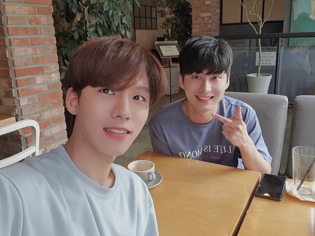 spectrumrecife's tweet photo. [instagram] 15/07/20 _huntreds post com donggyu 

"#SpectrumDonggyu #Você_Trabalhou_Duro
Eu me encontrei com meu amigo depois de muito tempo, então foi bom👍"   

✨https://t.co/ueRy4eUCLJ

#spectrum #donggyu #스펙트럼 #동규 #문동규 https://t.co/D4choVSDzE