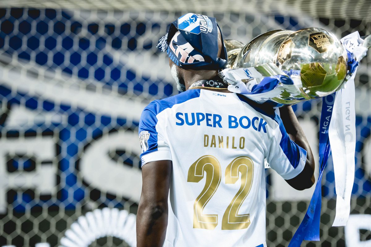🚨 OFICIAL: O equipamento do #FCPorto da época 2019-20 é o mais vendido de sempre 🙌🏻💙