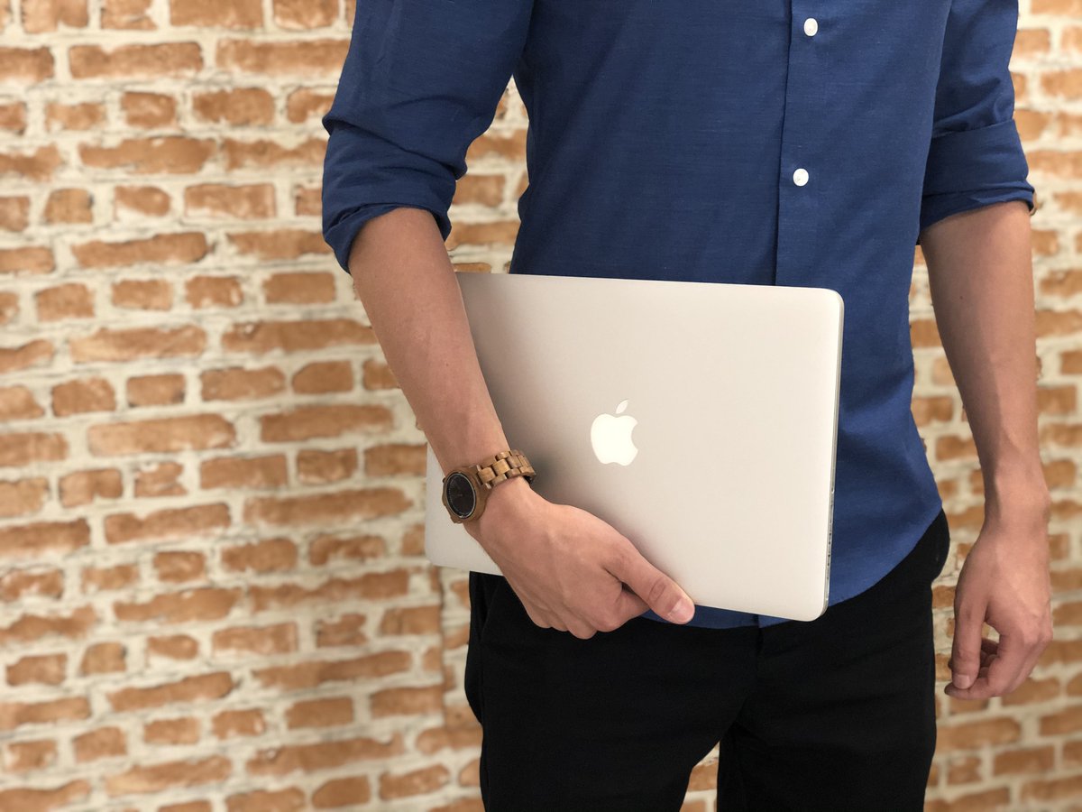 mResell_es's tweet photo. ¿Cómo lleváis el comienzo de la semana? Con uno de nuestros #MacBook Pro podéis darle un empujón a vuestra productividad. Echa un ojo a nuestra web y encuentra el tuyo: https://t.co/YNX68Qa7Ya https://t.co/O7iSAe8QpN