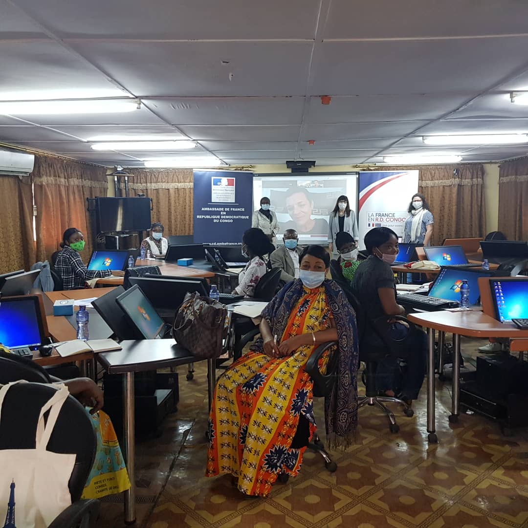 Moerman_Ch's tweet photo. Lancement d'un parcours de formation du Campus numérique de @ciep_sevres à l'Institut supérieur pédagogique de la Gombe à #Kinshasa #RDCongo tout juste déconfiné. #formation #solidarité #fspi #enseignement du et en français . https://t.co/QaA51wfQQd