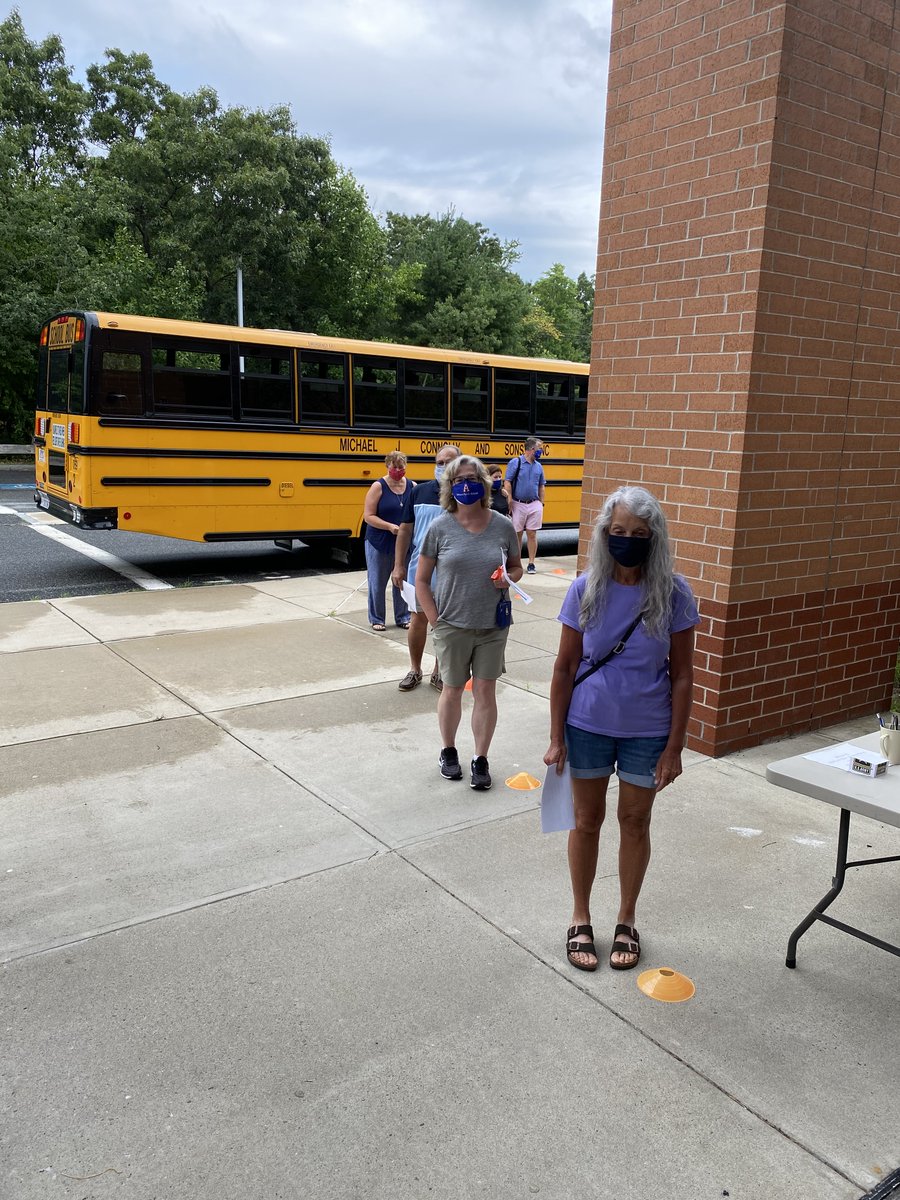 AshlandClockers's tweet photo. I wanted to show town leadership, SC, SB, &amp; BoH what it "might" look like for Ss, fac, &amp; staff when we return to school. Bus tour to all buildings, using current guidelines, with rooms set @ 3ft &amp; 6ft. Some were shocked!  #6ftneeded @APSSchoolCom @AshlandTwnMgr #greatexercise https://t.co/oziq21VuLd