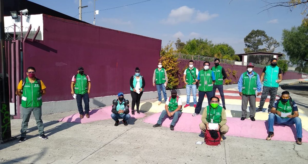 SeGobCDMX's tweet photo. #PromotoresDeLaPaz invitan de manera personal a la gente a participar en #SíAlDesarmeSíALaPaz🕊intercambiando sus armas de fuego por dinero en efectivo de manera anónima y voluntaria. https://t.co/ILXDp0D169