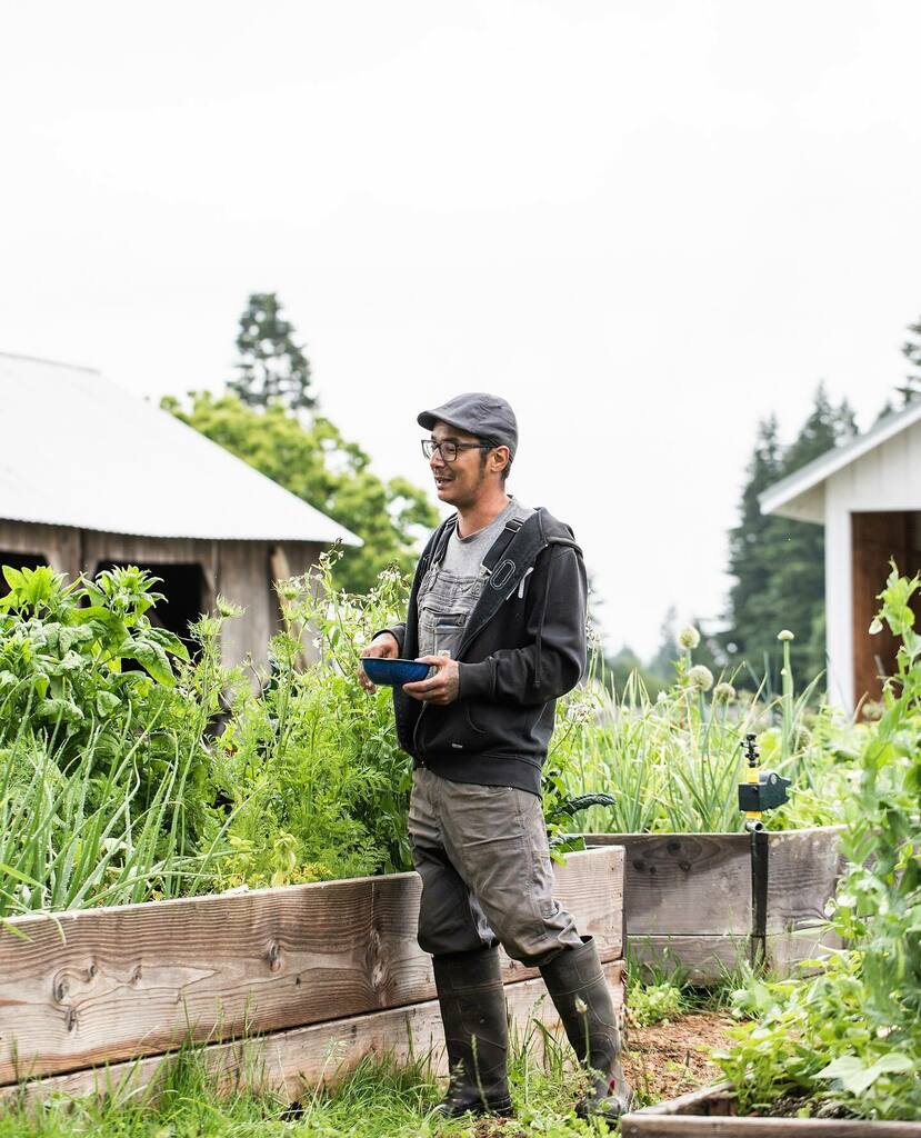 eatgron's tweet photo. Yard to table 🥒🍅🌿⁠⠀
.⁠⠀
.⁠⠀
.⁠⠀
#groncbd #gronchocolate #adaptogens #adaptogenic #cbdsupplement #cbdsupplements #cbd #cbdinfused #pdxnow #portlandmade #womanowned #homegrown #farmtotable #forthemomentsthatmatter https://t.co/6LjyRRCagj https://t.co/yWJeCS81Pe