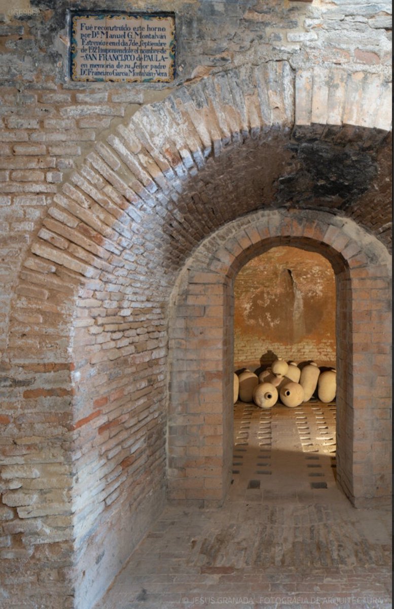 HuellasSevilla's tweet photo. Hotel en Conjunto Alfarero Montalván de Triana. Fotos by @jesusgranada en la web https://t.co/76ZNeYa7x8
Conserva hornos y piezas de la antigua fábrica de cerámica que cerró en el año 2012. https://t.co/KZNxyAWiiU