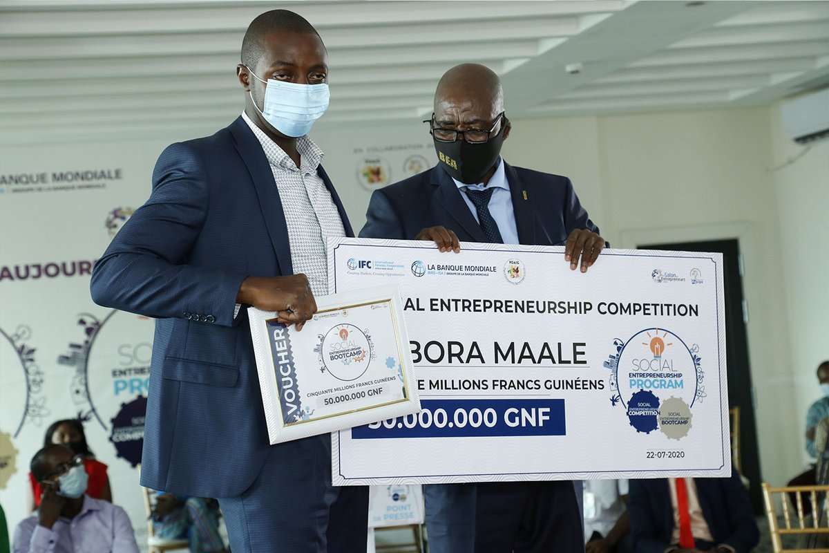SADEN_GN's tweet photo. Cérémonie de remise des prix aux lauréats EFK & BORA MALE vainqueur des projets dans la catégorie AGRO-BUSINESS
#SADEN #COVID19 #SEP https://t.co/sSO2fJQEws