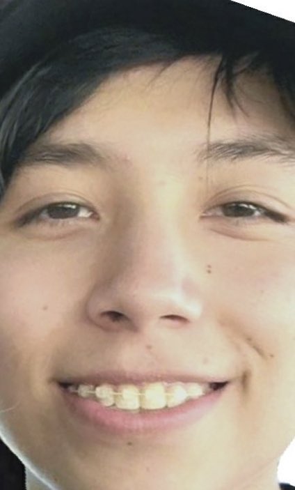 • • ❤︎photos of alex quackity where his lips look a little crusty as lip balm ❤︎ • •    ꧁ 𝓪 𝓽𝓱𝓻𝓮𝓪𝓭 ꧂