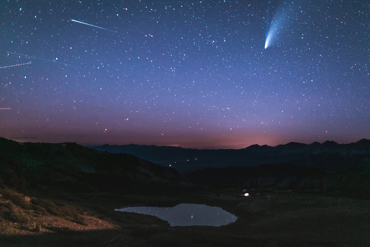 emilyshoots's tweet photo. two sides of the same night sky https://t.co/EHtNIOiKJI