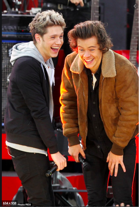 adoreeharryy's tweet photo. the boys watching twitter right now knowing damn well they are gonna leave us with a "thank you for all the support over the years" tweet 🤭 #10YearsOneDirection #DIRECTIONERSBREAKTHEINTERNET https://t.co/M3Etm8Hh67