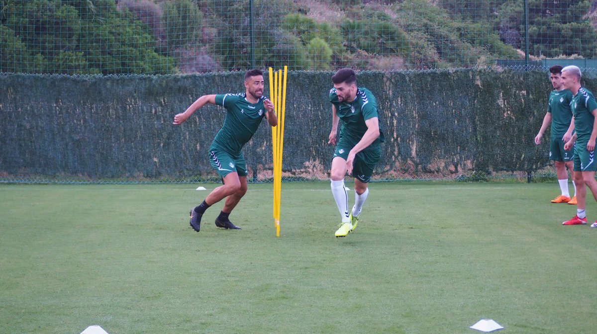 CDCastellon's tweet photo. El 'torito' de Pamplona @esatrus25 🐂 escapa por los pelos de un recuperado @regalon5 💪🏻

#UnSentimientoInvencible

#PPO https://t.co/JuQpZFYLJc
