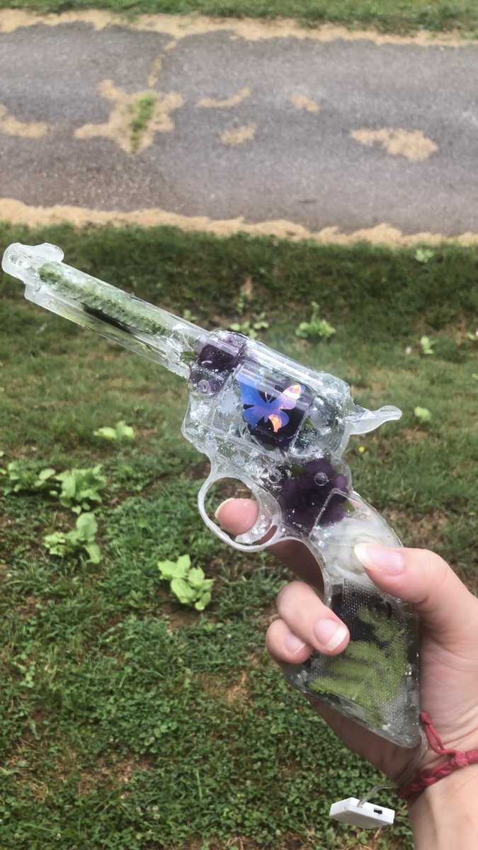 HanCraftedArts's tweet photo. ✨New light up 3D resin gun ✨
Shop update coming soon.
Video below
#resin #resinart #resingun #epoxy #epoxyresin #art #ArtistOnTwitter #SmallBusiness #etsy https://t.co/yt8YnVr0Zj