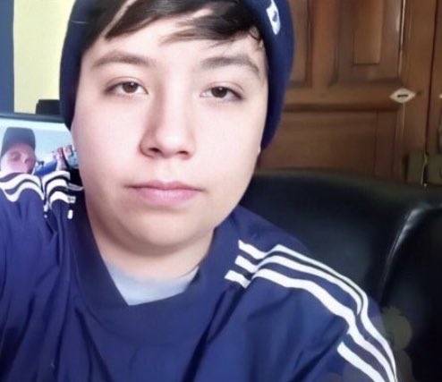 • • ❤︎photos of alex quackity where his lips look a little crusty as lip balm ❤︎ • •    ꧁ 𝓪 𝓽𝓱𝓻𝓮𝓪𝓭 ꧂