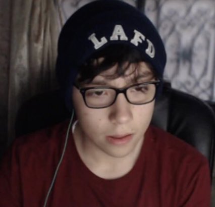 • • ❤︎photos of alex quackity where his lips look a little crusty as lip balm ❤︎ • •    ꧁ 𝓪 𝓽𝓱𝓻𝓮𝓪𝓭 ꧂