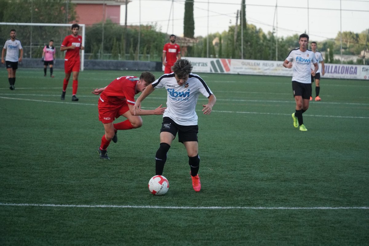 CEConstancia's tweet photo. 🔚🔚 FINAAAL 

🥳 @CEConstancia 4 - @BunyolaCF 1

Gols:
⚽⚽⚽ Llorenç
⚽ Luciano

💪🏼 Diumenge, la final

🤍🖤

#AmunrConstància #PlayOffPrimeraRegional https://t.co/fAjQPor3ZK