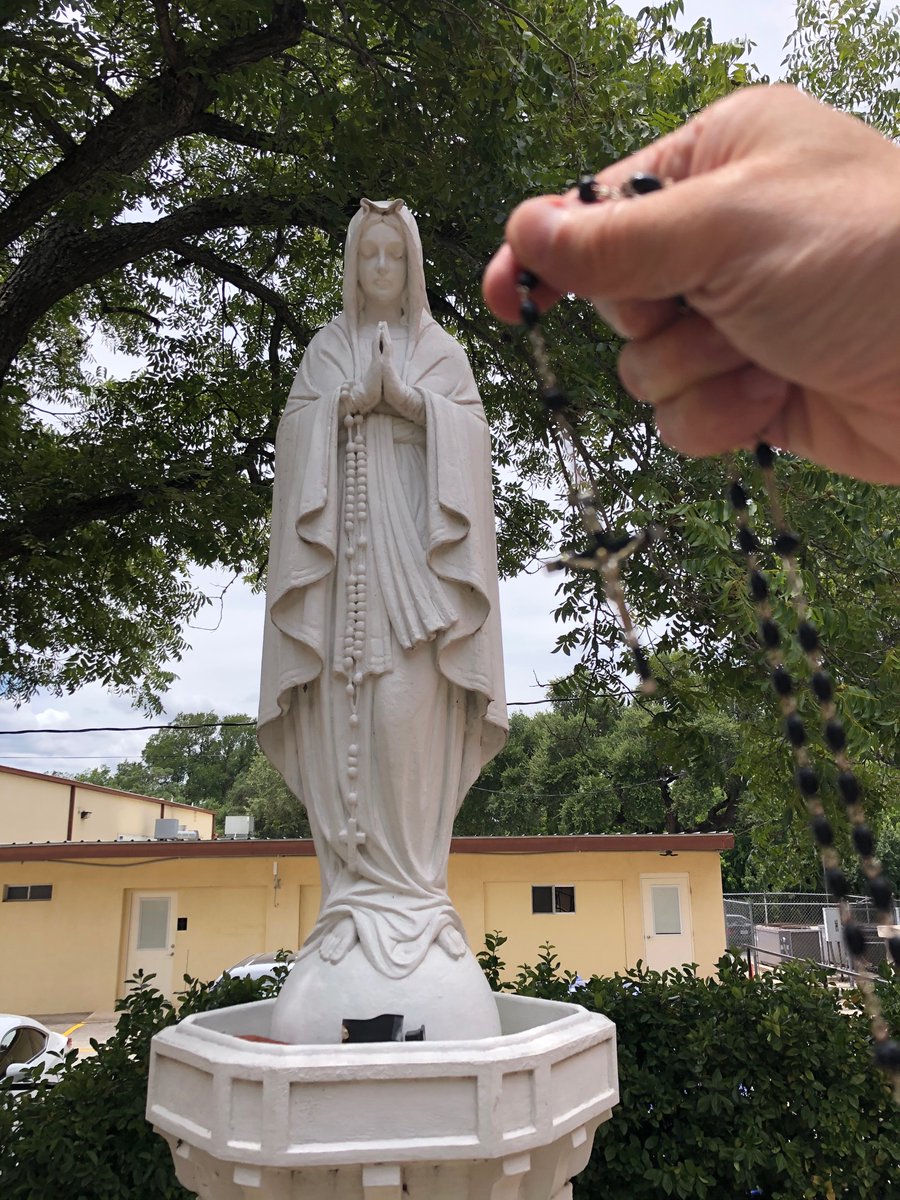 BrightRedPill's tweet photo. Day 10
Warmish day in south Texas! 😐
Praying the Rosary at my parishes beautiful statue of Our Lady.
#TakeUpSpace
#GetOnTheTeam 
#AmericanRosaryCrusade 
(Thank you @TaylorRMarshall for letting me borrow your rallying cry phrases!) https://t.co/3tV6rjXlTJ