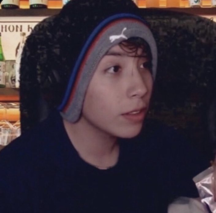 • • ❤︎photos of alex quackity where his lips look a little crusty as lip balm ❤︎ • •    ꧁ 𝓪 𝓽𝓱𝓻𝓮𝓪𝓭 ꧂