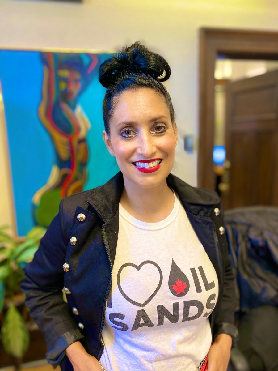 LeelaAheer's tweet image. Hey there, Alberta! I’m wearing my “I ❤️ Oil Sands” shirt in the legislature today to show my solidarity with an industry that supports women. Please retweet, and share a photo of your support for Oil &amp;amp; Gas, as I know you love the people in this sector too! #ableg