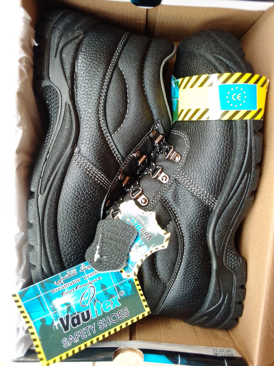PlaceSama's tweet photo. #Hello 🖐️ vous êtes des hommes de chantier, nos #chaussures sont faites pour vous 😉
En cette période d'hivernage protéger vos pieds🤙
#Pointure 43
#Prix magique 💥 https://t.co/S0MhhWwcYL