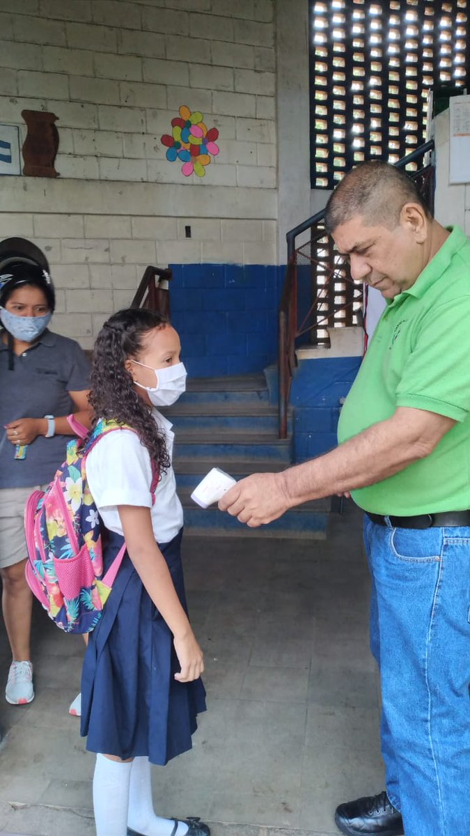 lenertorres82's tweet photo. 📝📚En León continuamos asegurando la Continuidad Educativa en los diferentes programas Educativo.
🇳🇮 Con responsabilidad promovemos y practicamos las medidas de prevención de enfermedades y COVID-19.  
👨‍🎓 Todas y todos Aprendiendo para Prosperar!!!
@LeonMined 
@minednicaragua https://t.co/USaGAN5fjT