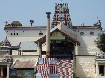 8.ஈரோடு அருகே வெண்ணைமலை உள்ளது. அங்கு முருகன் யார் துணையும் இல்லாமல் தன்னந்தனியாகத் தண்டாயுதபாணியாகக் காட்சியளிக்கிறார். வெண்ணெய்  மலையை வலம் வருபவர்கள் கயிலையை வலம் வந்த பலனைப் பெறுவார்கள்.