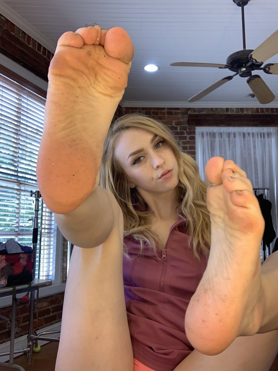 macy_nikole_'s tweet photo. Itโs been forever since Iโve shot solo customs! I love shooting content for you guys, especially one on one clips!
Letโs make your fantasies come alive! Order your custom video today carolinamodeling0@gmail.com
#wedgies #footfetish #solocustoms #humiliation #domme #fetishmodel https://t.co/Sp15SoKIua