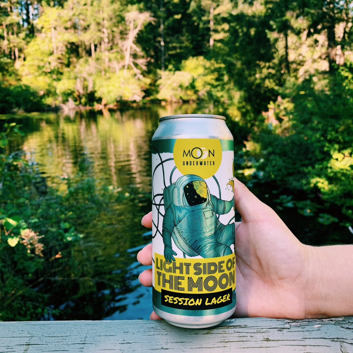 ☀️ Hot days call for our LOW CALORIE, LOW CARB beer: Lightside of the Moon Session Lager.

➡️ ONLY 156 CALORIES
➡️ LESS THAN 10 GRAMS OF CARBS

per tall can

🍊 Made with rice malts &amp; orange peel. Dry, refreshing finish. Extremely sessionable #MoonUnderWaterBrewery