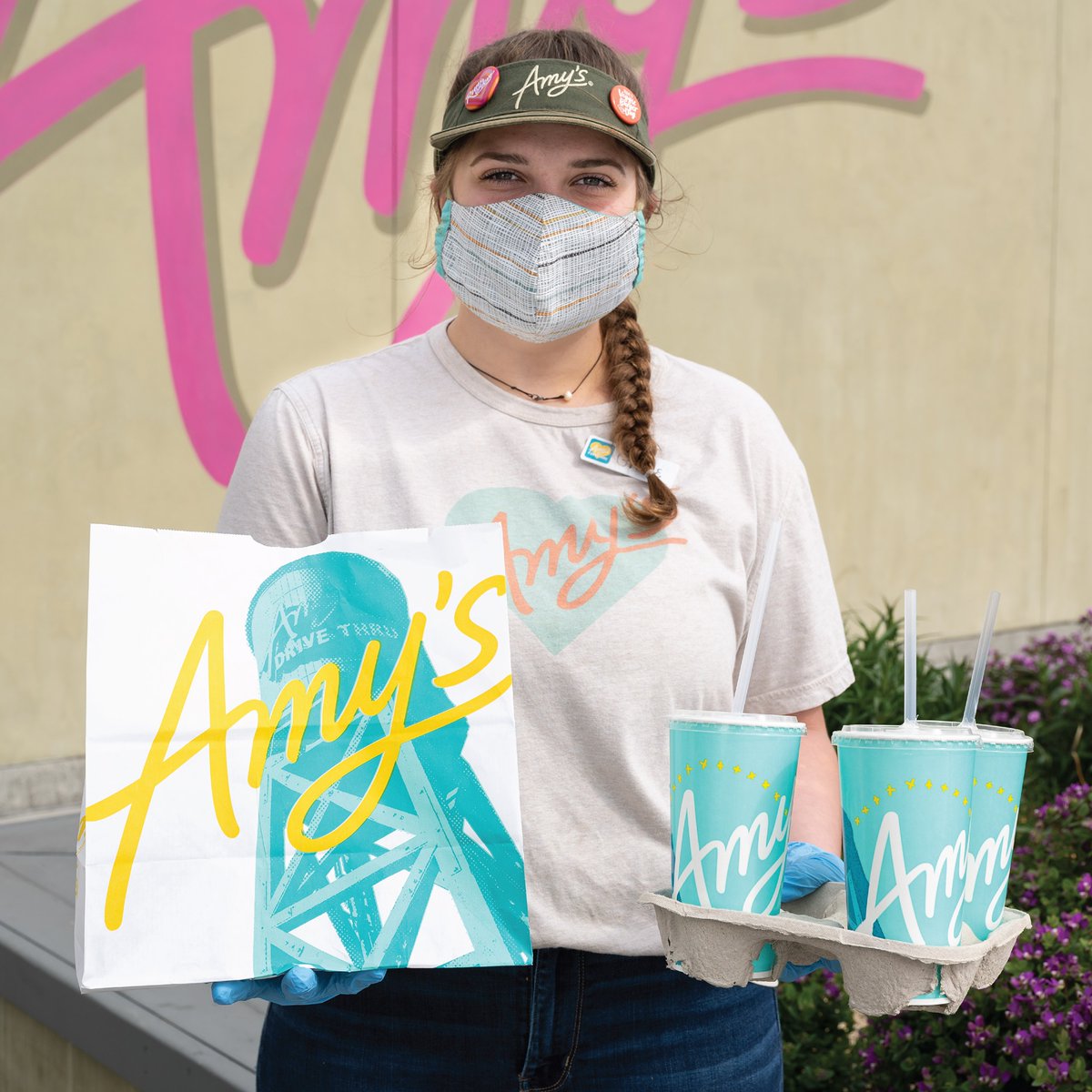 Ever wish food would appear right before your eyes? Welcome to the curbside pickup life! Order ahead by calling 707.755.3629. See you soon! 🚙💙😉 #amysdrivethru #curbsidepickup #rohnertpark