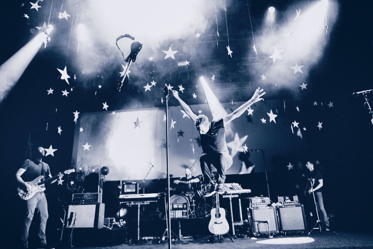 letras_coldplay's tweet photo. 🖤 GHOST STORIES 🌊 https://t.co/V66lzXW00P