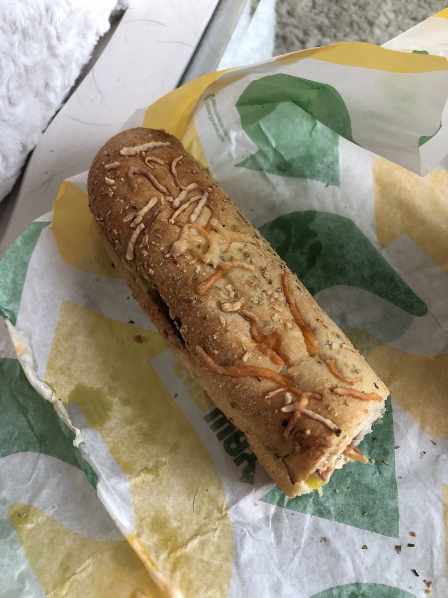TimSwebow's tweet image. Hey @SUBWAY, you cutting back a little and making your bread smaller or what? #bitsize #thatswhatshesaid