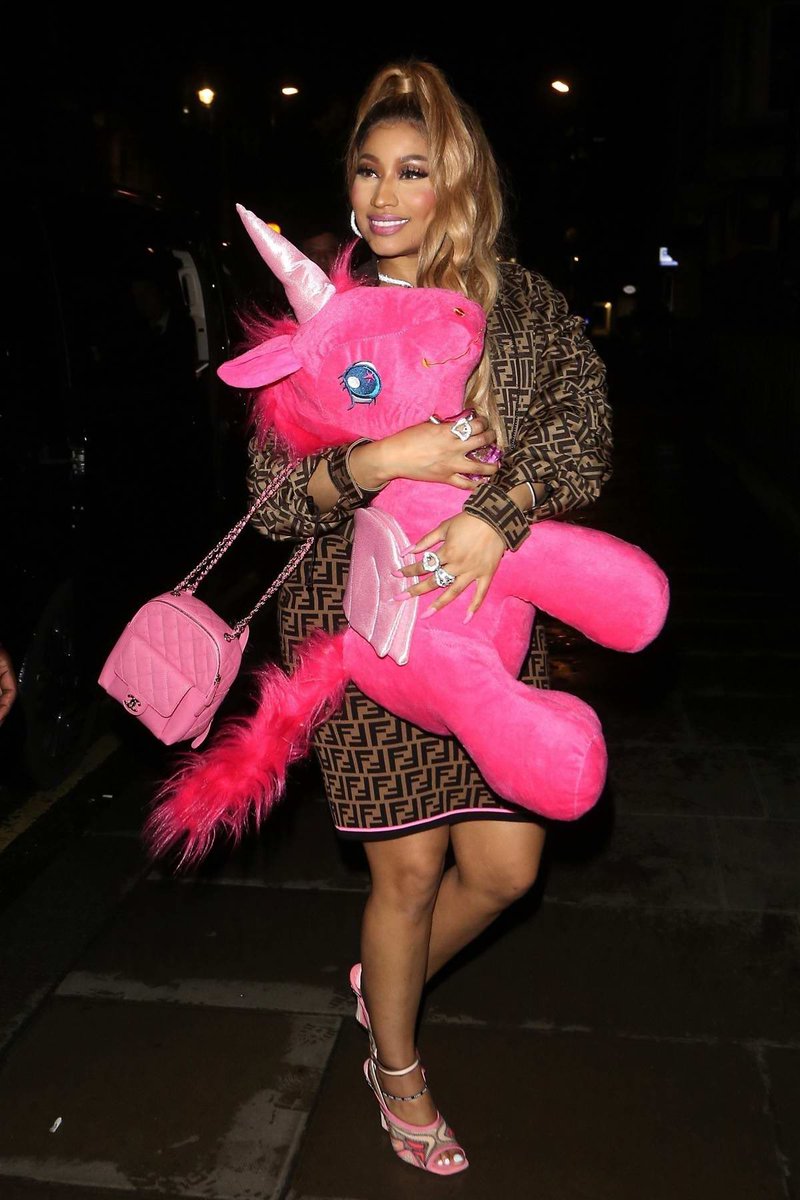 pettycvnt's tweet photo. nicki in fendi >> https://t.co/S6EIt1zDEq