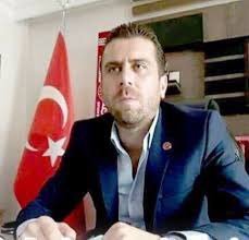haysevder's tweet photo. Katil tutuksuz yargılanmak üzere serbest bırakıldı! Kızınıza, karınıza, kedinize, köpeğinize sahip çıkın, aramızda bir katil var! 😡 Tecavüzcü katilin fotoğrafı ektedir #VolkanUzunTutuklansın https://t.co/F5FVuUg6Yq