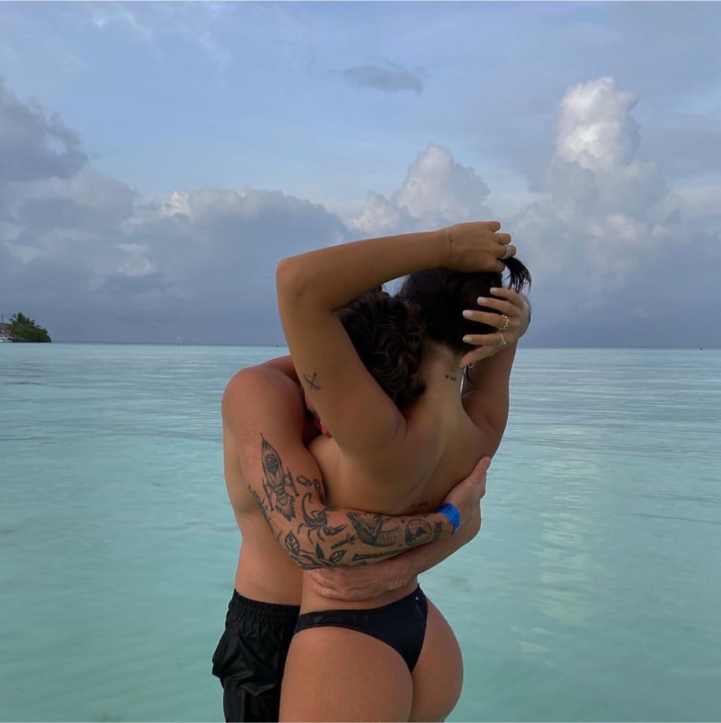 3relation tweet media