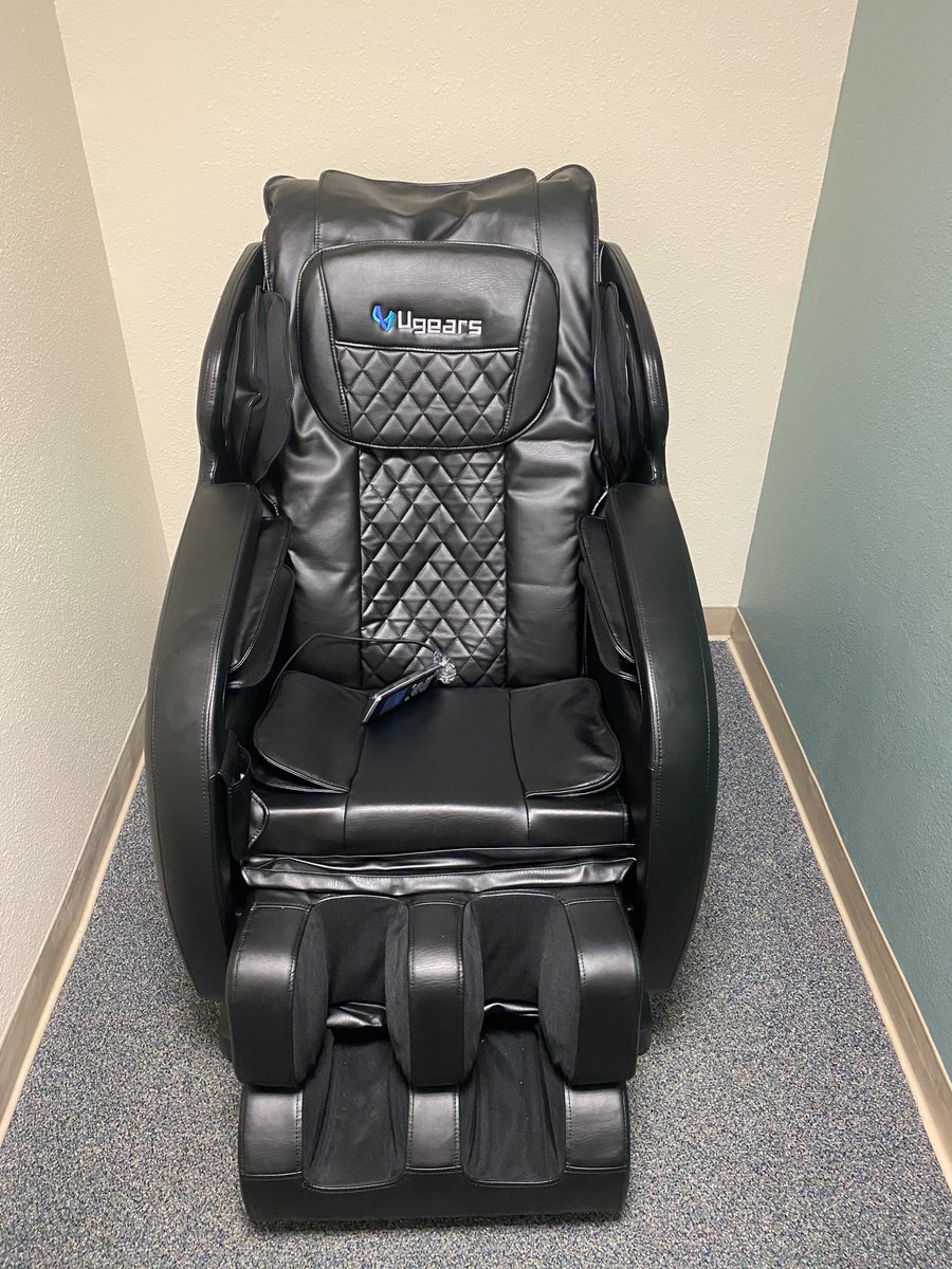 hash2hash's tweet photo. Massage chair in the endo suite! Thank you McLane Children’s. This is where you’ll find me bewteeen scopes. #gilife #workvacation https://t.co/kixEr7xSkP