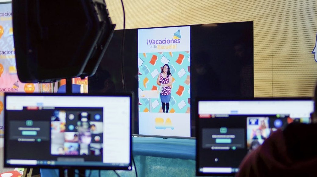 fabian_capponi's tweet photo. Tercer día de «Vacaciones en la Escuela invierno 2020» ❄ hoy interactuamos en vivo por Meet con la escuela inicial de Agronomía, y las primarias de San Telmo y Pque. Avellaneda que participaron en el laboratorio de sonidos 🎶 
#Invierno2020
#MásEscuela https://t.co/QidNQH2xbq
