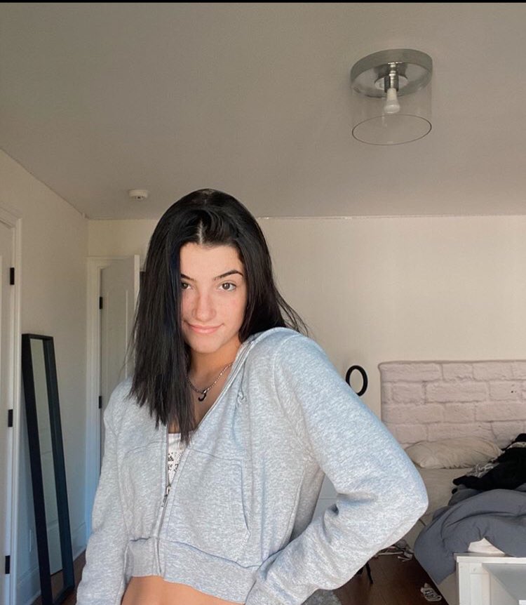 hudscharlii's tweet photo. after #addisonrae ‘s rumours i will post about the news which had happened to #charlidamelio.if you don’t know #peaches u can find the details in my acc <33
#charlidamelio #peachesinjail #peachesisoverparty #brycehall #addisonraecist #blm #BlackLivesMatter #racism #SwayHouse #BLM https://t.co/XBpjkudurA