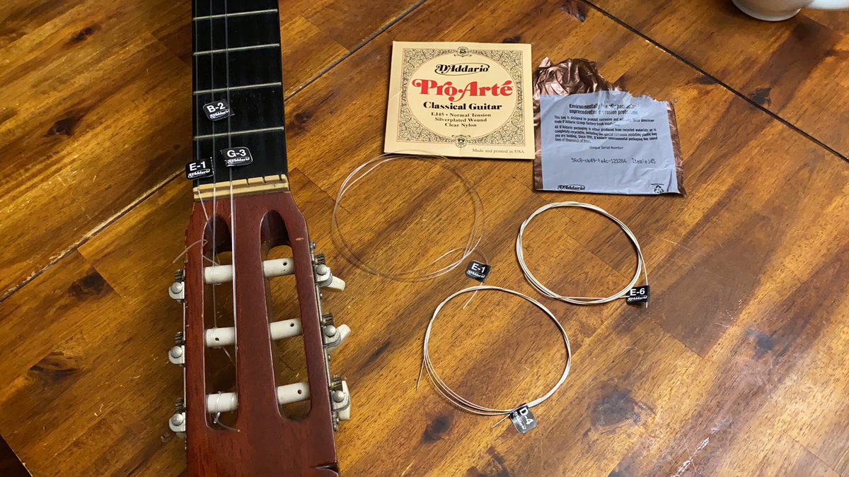 Jasperial's tweet photo. Ummm....I think something is wrong here @DaddarioandCo Luckily, I still had my old A string! https://t.co/3fwWMzYJCp