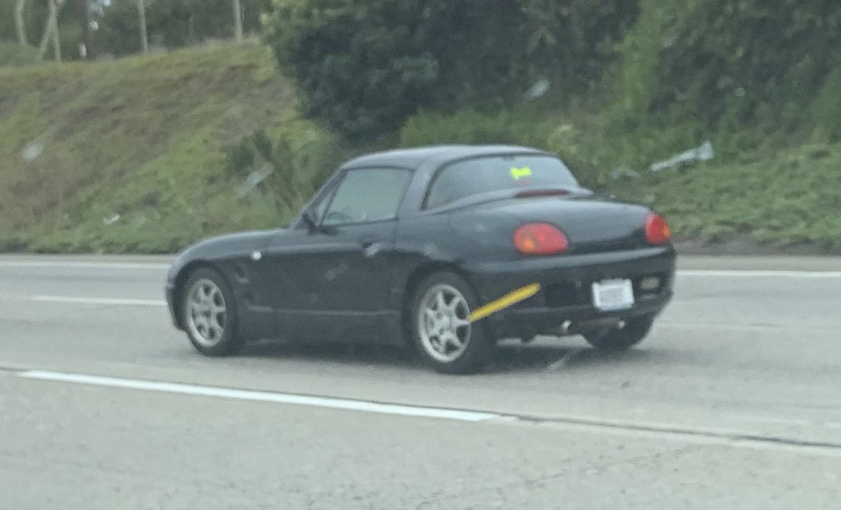 mseth_parks's tweet photo. Weird Car Twitter - What do we have here? Spotted southbound on I5 near San Diego. #CarID https://t.co/kM6x69fqCZ