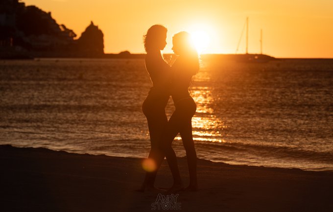 2 pic. Wanna shoot with us?
Thanks @CleaGaultier and @BabyNicols !!! https://t.co/7d9ayajPQw