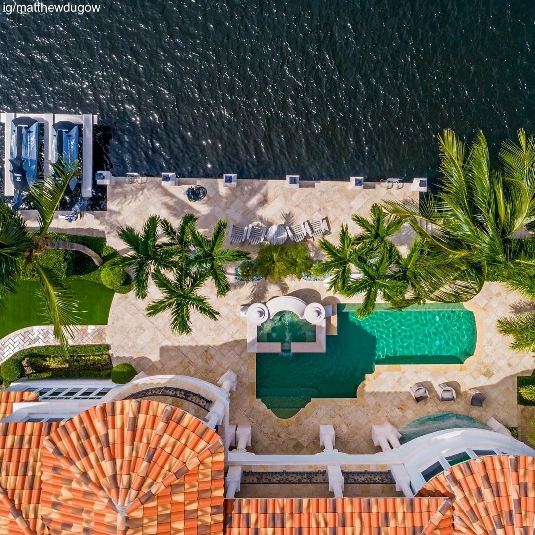 BiIlionaires's tweet photo. Beachside beauty 🌴 https://t.co/5zIuCycxkj