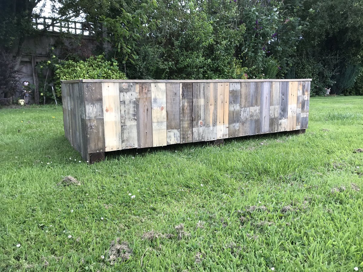 Shelly2571's tweet photo. Handmade Garden Planters/Raised Beds Now Available! 2 Styles! 6ft3 x 3ft5 x 1ft10 Local delivery available just message me for details! ❤️👩🏻‍🌾 #reclaimed #gardendesign #growyourown #flowers #vegetables #shropshire #shrewsburysmallbiz https://t.co/VU7MfokGzK