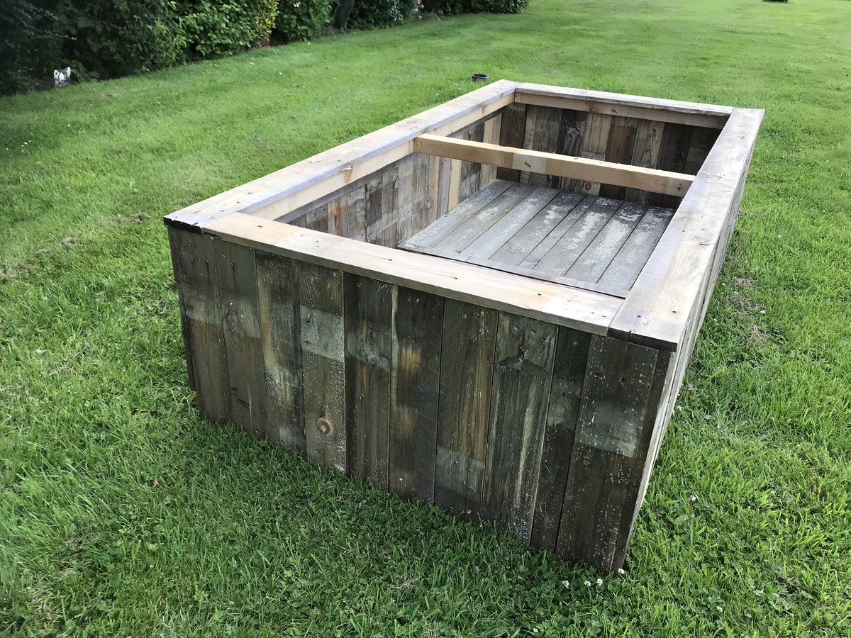 Shelly2571's tweet photo. Handmade Garden Planters/Raised Beds Now Available! 2 Styles! 6ft3 x 3ft5 x 1ft10 Local delivery available just message me for details! ❤️👩🏻‍🌾 #reclaimed #gardendesign #growyourown #flowers #vegetables #shropshire #shrewsburysmallbiz https://t.co/VU7MfokGzK