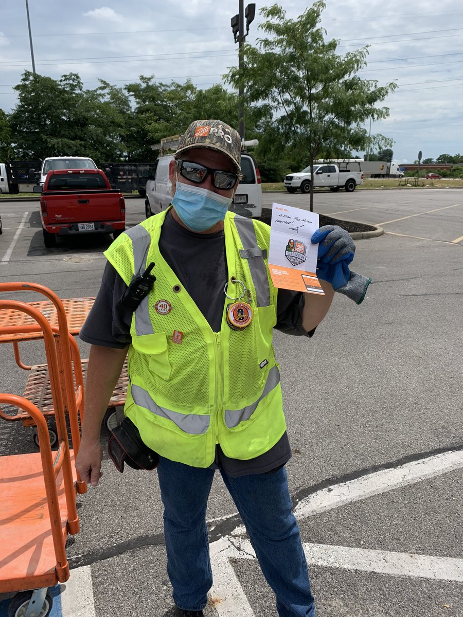 HaynieRonald's tweet photo. Billiam getting that silver! Top notch dedication to service at #bestbroad @sours25 @wendyrr7 @corby069 @andersonjune27 @hdspielvok @RobertS3819 https://t.co/TjjAOG4EyF